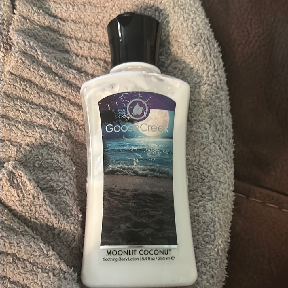 Moonlit Coconut Soothing Body Lotion - White